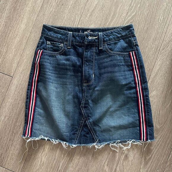 Hollister Size 0 Denim Skirt Raw Hem Side Stripe Detail | Send Me an Offer - Picture 1 of 6